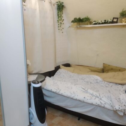 חדר  ל זוג   ספה נפתחת