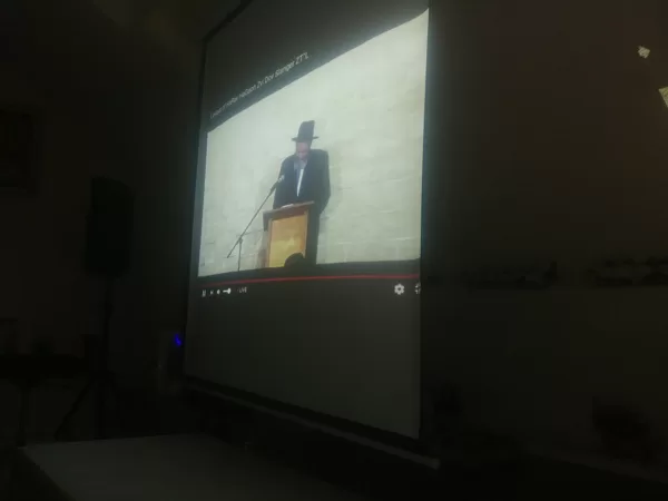 שידור חי של  הלווית רב גדול מארה"ב 